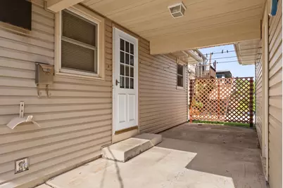 1041 N 17th St, Manitowoc, WI 54220 - Photo 3