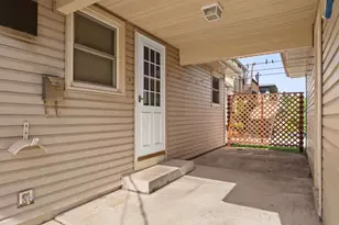 1041 N 17th St, Manitowoc, WI 54220 - Photo 3