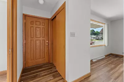 1041 N 17th St, Manitowoc, WI 54220 - Photo 9