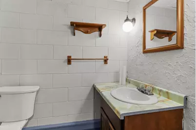 1041 N 17th St, Manitowoc, WI 54220 - Photo 17