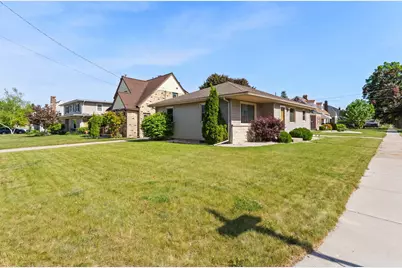 1041 N 17th St, Manitowoc, WI 54220 - Photo 23