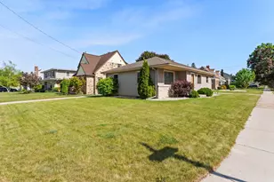 1041 N 17th St, Manitowoc, WI 54220 - Photo 23