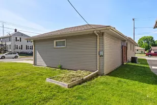1041 N 17th St, Manitowoc, WI 54220 - Photo 25