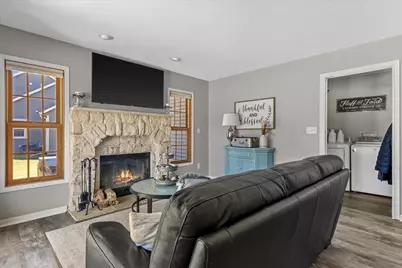503  Fairview Cir, Racine, WI 53185 - Photo 13