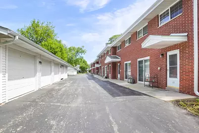 449 W Wisconsin Ave #9, Oconomowoc, WI 53066 - Photo 3