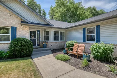 494  Quinlan Ct, Pewaukee, WI 53072 - Photo 1
