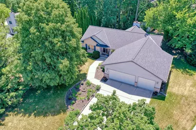494  Quinlan Ct, Pewaukee, WI 53072 - Photo 3