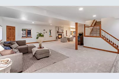8415  Ravenswood Cir, Wauwatosa, WI 53226 - Photo 17