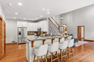 8415 Ravenswood Cir, Wauwatosa, WI 53226 - Photo 9