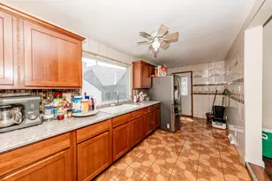 932 S Layton Blvd, Milwaukee, WI 53215 - Photo 17