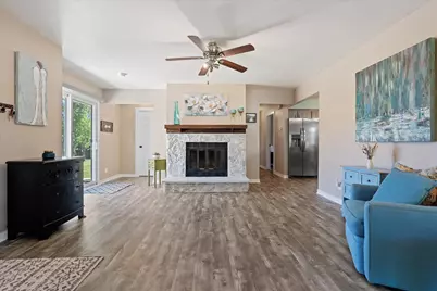4219 W Pebble Beach Ct, Franklin, WI 53132 - Photo 3