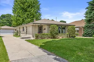 521 N 105th St, Wauwatosa, WI 53226 - Photo 33