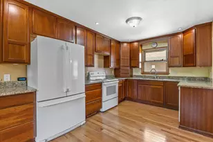 521 N 105th St, Wauwatosa, WI 53226 - Photo 9