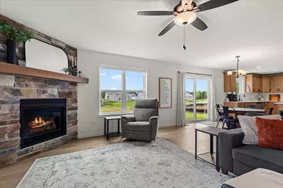 192  Saphhire Ln, Saukville, WI 53080 - Photo 11