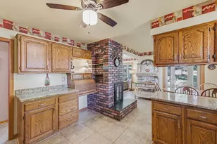 2569 S 97th St, West Allis, WI 53227 - Photo 9