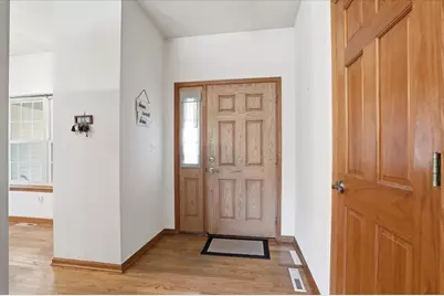 611  Woodland Cir, Racine, WI 53185 - Photo 3