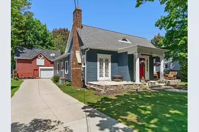 1010  St. Clair St, Manitowoc, WI 54220 - Photo 11