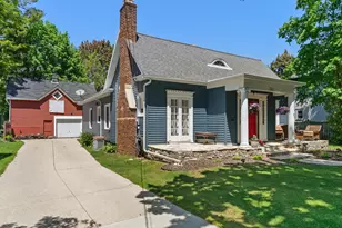 1010 St Clair St, Manitowoc, WI 54220 - Photo 11