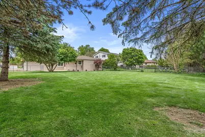 1139  Dogwood Ln, Waukesha, WI 53189 - Photo 31