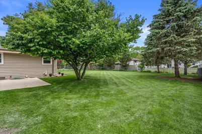 1139  Dogwood Ln, Waukesha, WI 53189 - Photo 33