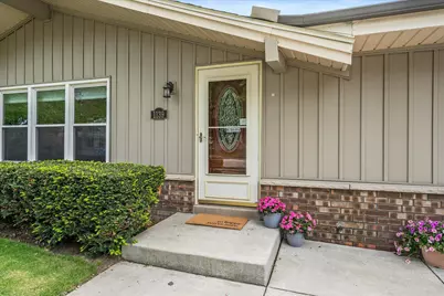 1139  Dogwood Ln, Waukesha, WI 53189 - Photo 3