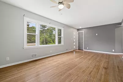 7828 W Puetz Rd, Franklin, WI 53132 - Photo 7