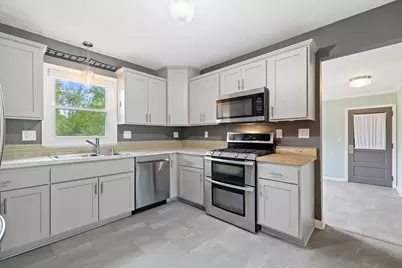 7828 W Puetz Rd, Franklin, WI 53132 - Photo 9