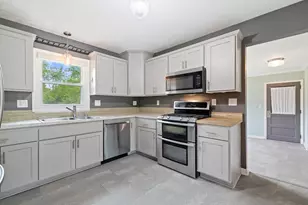 7828 W Puetz Rd, Franklin, WI 53132 - Photo 9