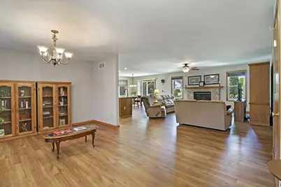 914  Riva Rdg, Racine, WI 53402 - Photo 3