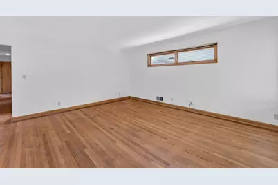1001  Oregon St, Racine, WI 53405 - Photo 5