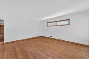 1001 Oregon St, Racine, WI 53405 - Photo 5