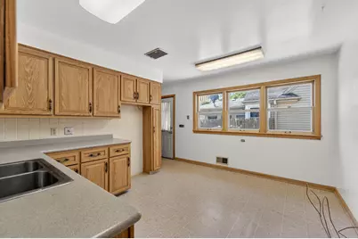 1001  Oregon St, Racine, WI 53405 - Photo 7