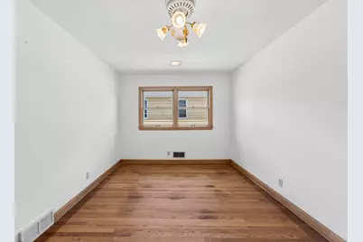 1001  Oregon St, Racine, WI 53405 - Photo 9