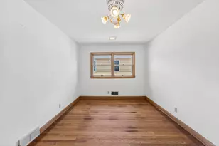 1001 Oregon St, Racine, WI 53405 - Photo 9