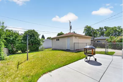 1001  Oregon St, Racine, WI 53405 - Photo 23