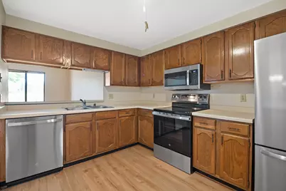 W176N9763  Rivercrest Dr, Germantown, WI 53022 - Photo 7