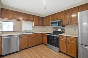 W176N9763 Rivercrest Dr, Germantown, WI 53022 - Photo 7