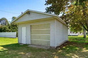 2343 39th St, Two Rivers, WI 54241 - Photo 7