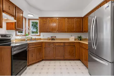 1505  Margrave Ct, Racine, WI 53406 - Photo 7