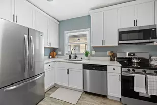 4058 N 24th Pl, Milwaukee, WI 53209 - Photo 9
