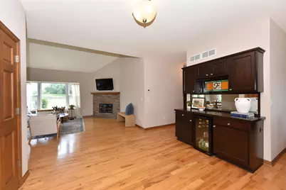 4915  Meadowview Ct, Cedarburg, WI 53024 - Photo 7