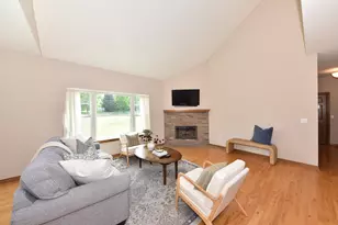 4915 Meadowview Ct, Cedarburg, WI 53024 - Photo 5