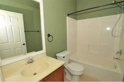 2270 W Vista Bella Dr #102, Oak Creek, WI 53154 - Photo 9