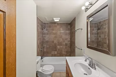 928 E Land Pl #A, Milwaukee, WI 53202 - Photo 11