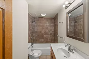 928 E Land Pl, Milwaukee, WI 53202 - Photo 11