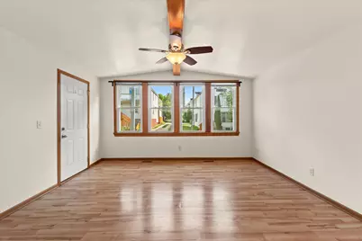 928 E Land Pl #A, Milwaukee, WI 53202 - Photo 3