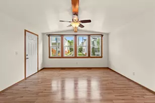 928 E Land Pl, Milwaukee, WI 53202 - Photo 3