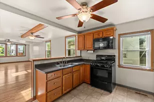928 E Land Pl, Milwaukee, WI 53202 - Photo 9