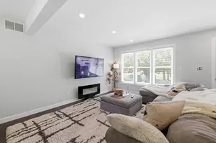 11810 W Howard Ave, Greenfield, WI 53228 - Photo 5