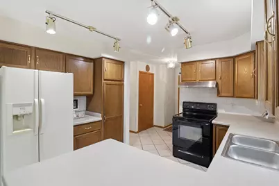 10341 S Oriole Ln, Oak Creek, WI 53154 - Photo 7